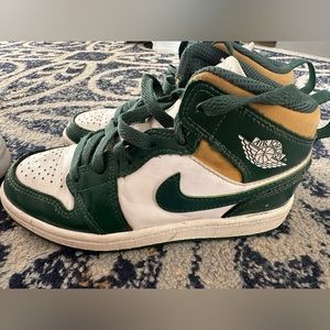 Nike Kids Green and White Sneakers